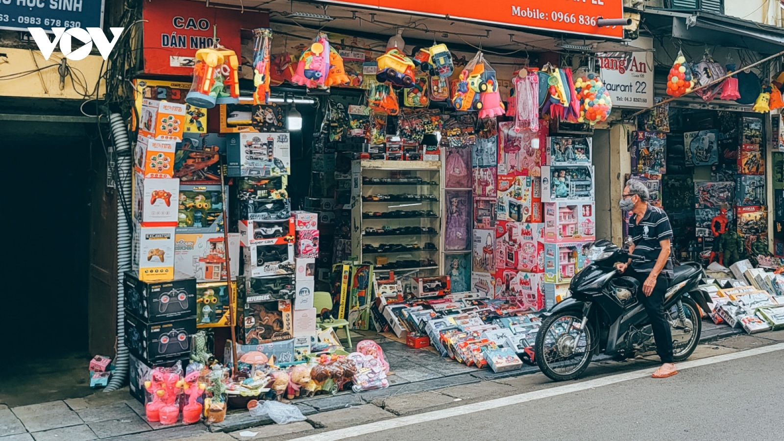 Toy street in Hanoi falls quiet on International Children’s Day